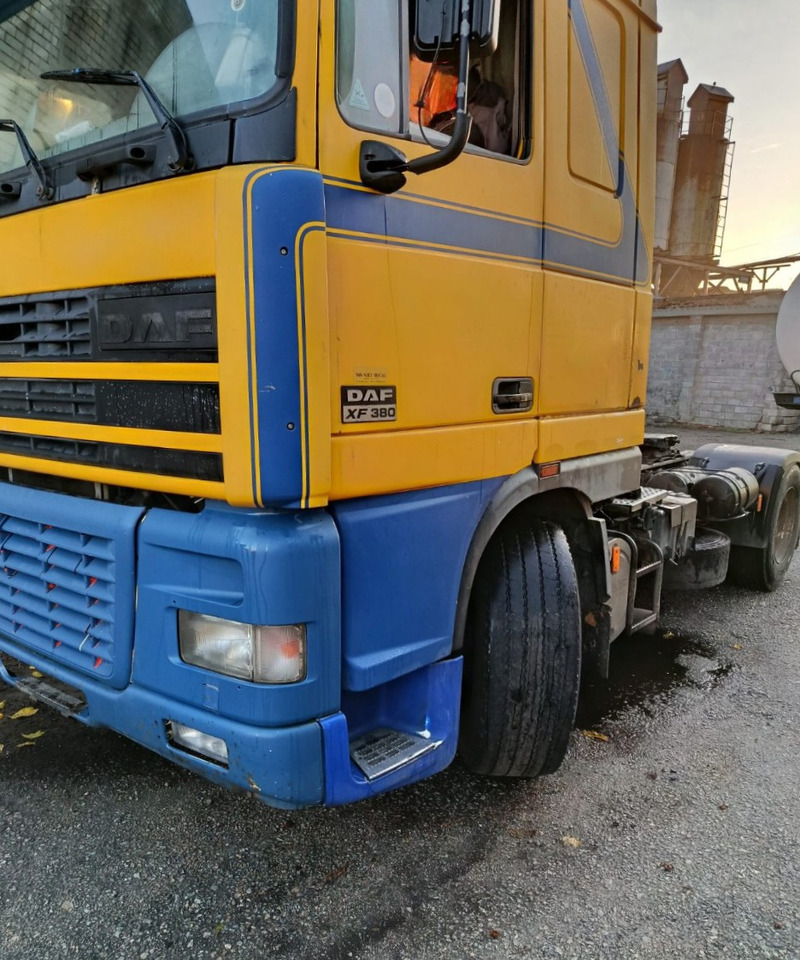 DAF XF 95.380 S1681 - Влекач: снимка 3 DAF XF 95.380 S1681 - Влекач: снимка 3