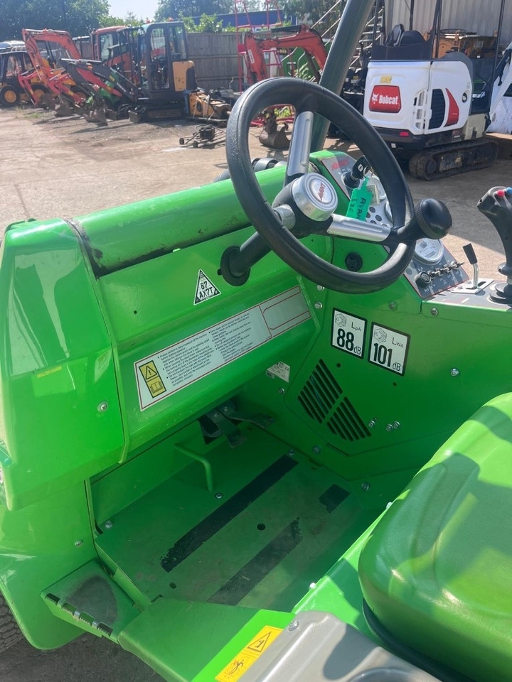 Компактен товарач Avant M530: снимка 8