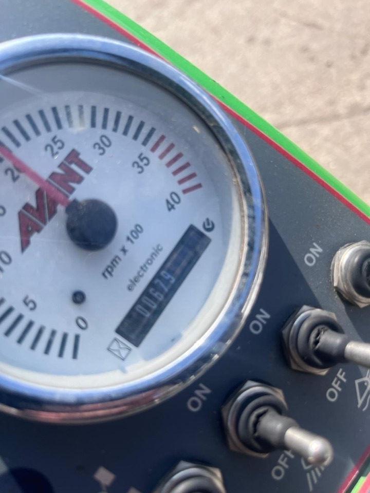 Компактен товарач Avant M530: снимка 10