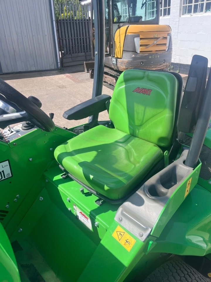 Компактен товарач Avant M530: снимка 9