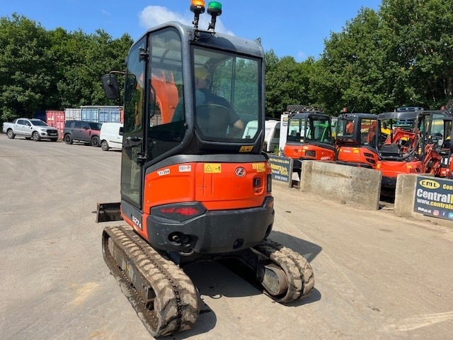 Kubota U 27-4 - Мини багер: снимка 5 Kubota U 27-4 - Мини багер: снимка 5