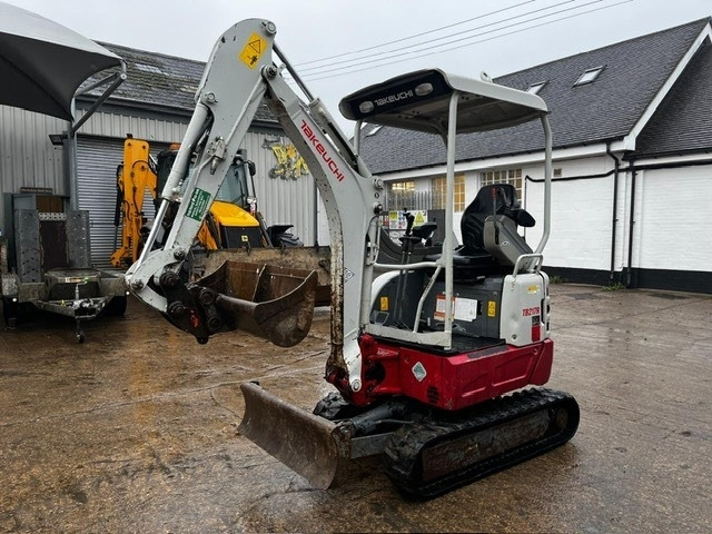 Takeuchi TB 217 R - Мини багер: снимка 4 Takeuchi TB 217 R - Мини багер: снимка 4