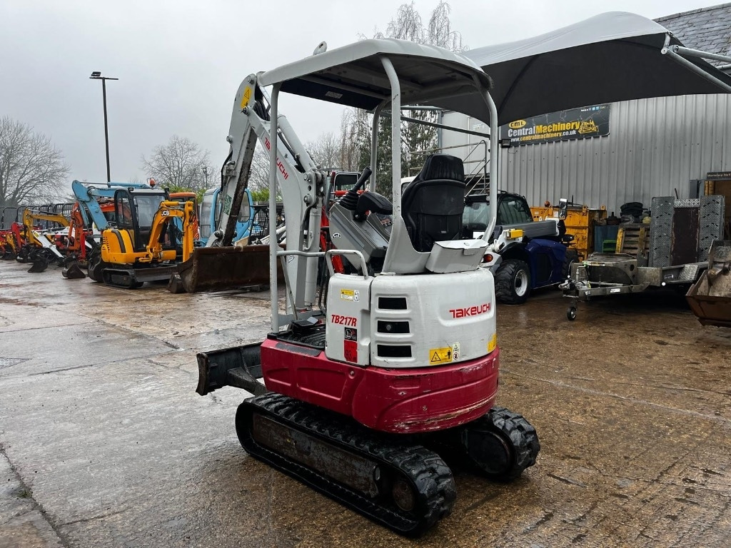Takeuchi TB 217 R - Мини багер: снимка 5 Takeuchi TB 217 R - Мини багер: снимка 5