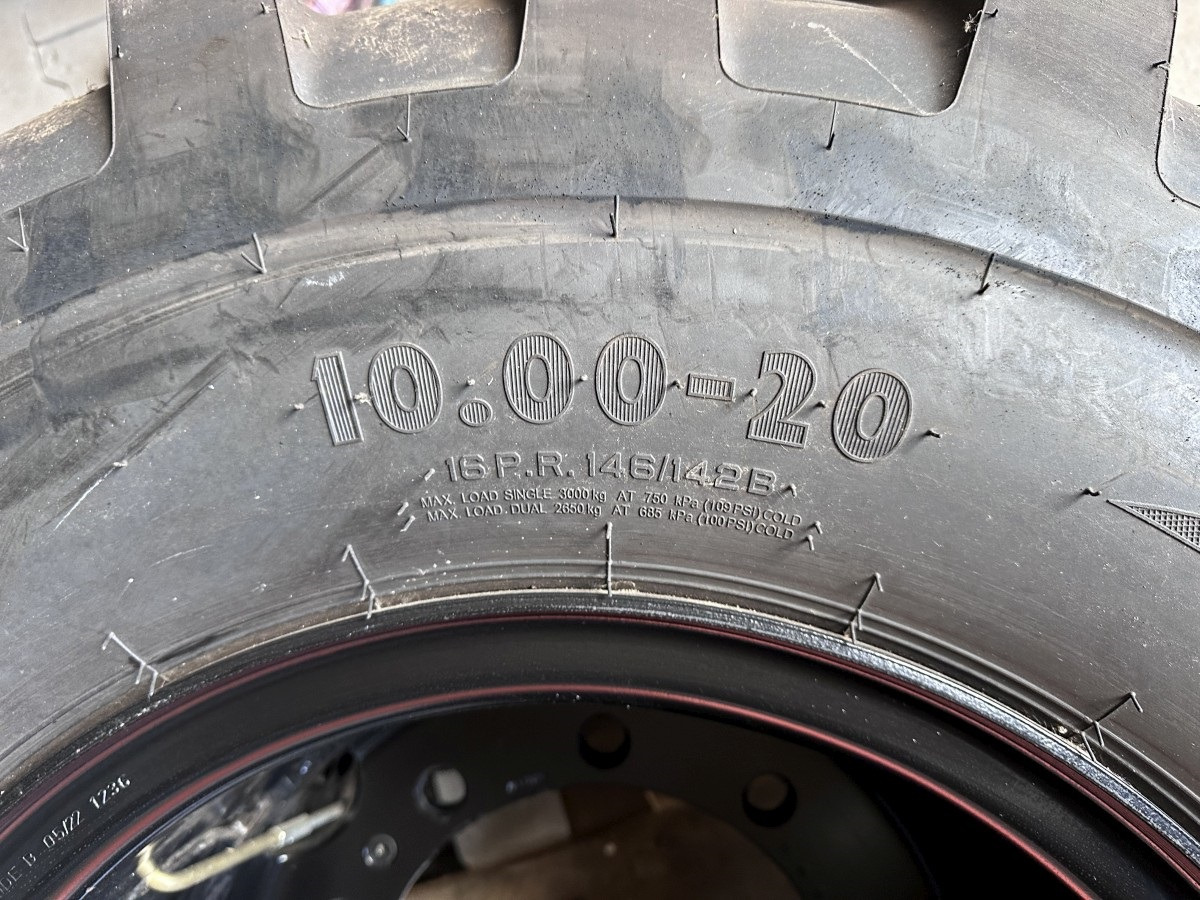 Apollo 10.00 - 20 Apollo Kompletträder - Complet tires - Гума за Колесен багер: снимка 5 Apollo 10.00 - 20 Apollo Kompletträder - Complet tires - Гума за Колесен багер: снимка 5