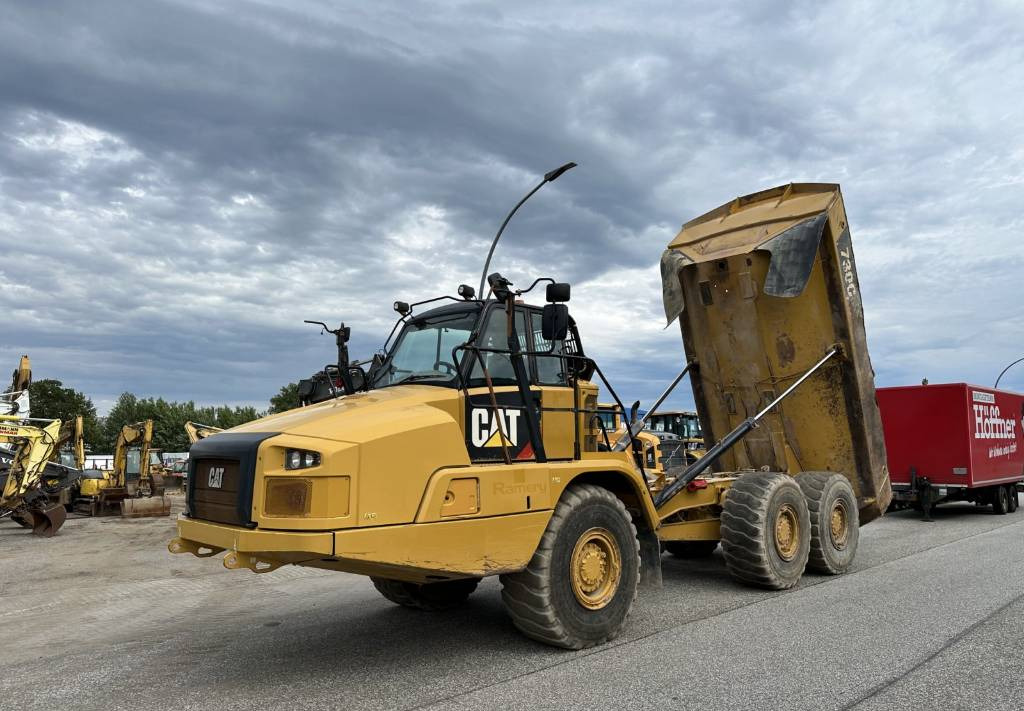 CAT 730 C Auto lubrication + Klima CE + EPA - Съчленен самосвал: снимка 2 CAT 730 C Auto lubrication + Klima CE + EPA - Съчленен самосвал: снимка 2
