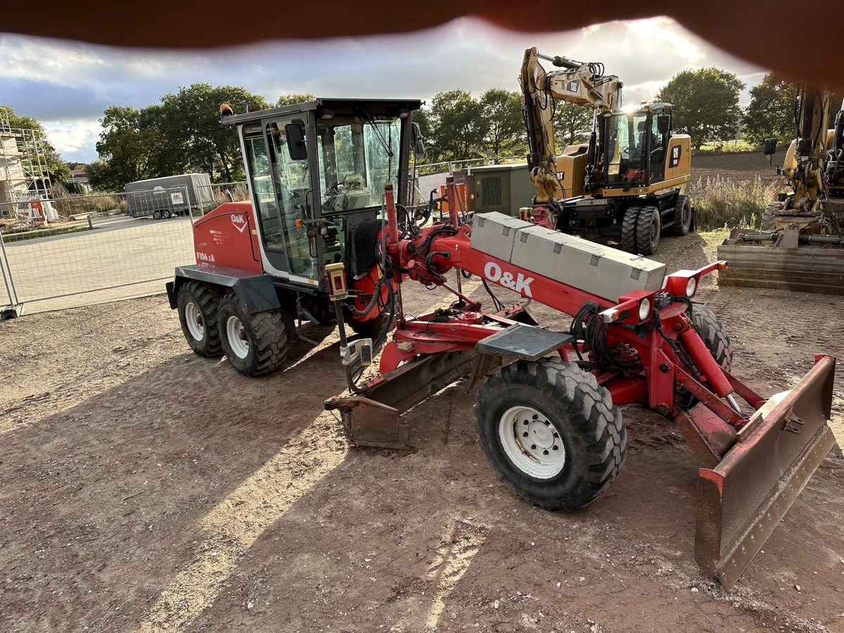 O&K F 106.5 - 6x6 Laser Topcon- Klima Cummins 6 Zyl. - Грейдер: снимка 4 O&K F 106.5 - 6x6 Laser Topcon- Klima Cummins 6 Zyl. - Грейдер: снимка 4