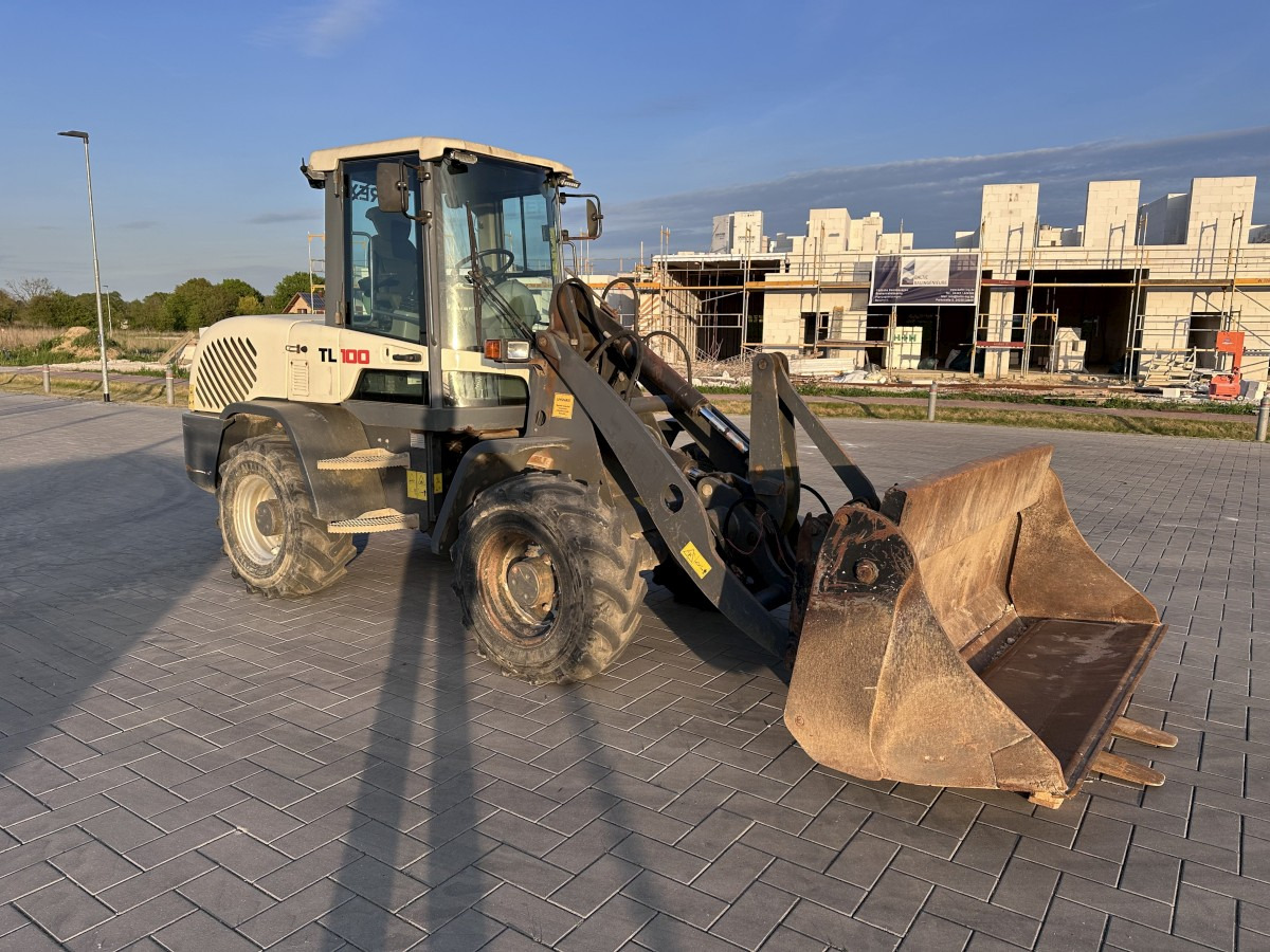 TEREX TL 100 - 30 Km/h Schaufel + Palettengabel Top ! - Колесен товарач: снимка 4 TEREX TL 100 - 30 Km/h Schaufel + Palettengabel Top ! - Колесен товарач: снимка 4