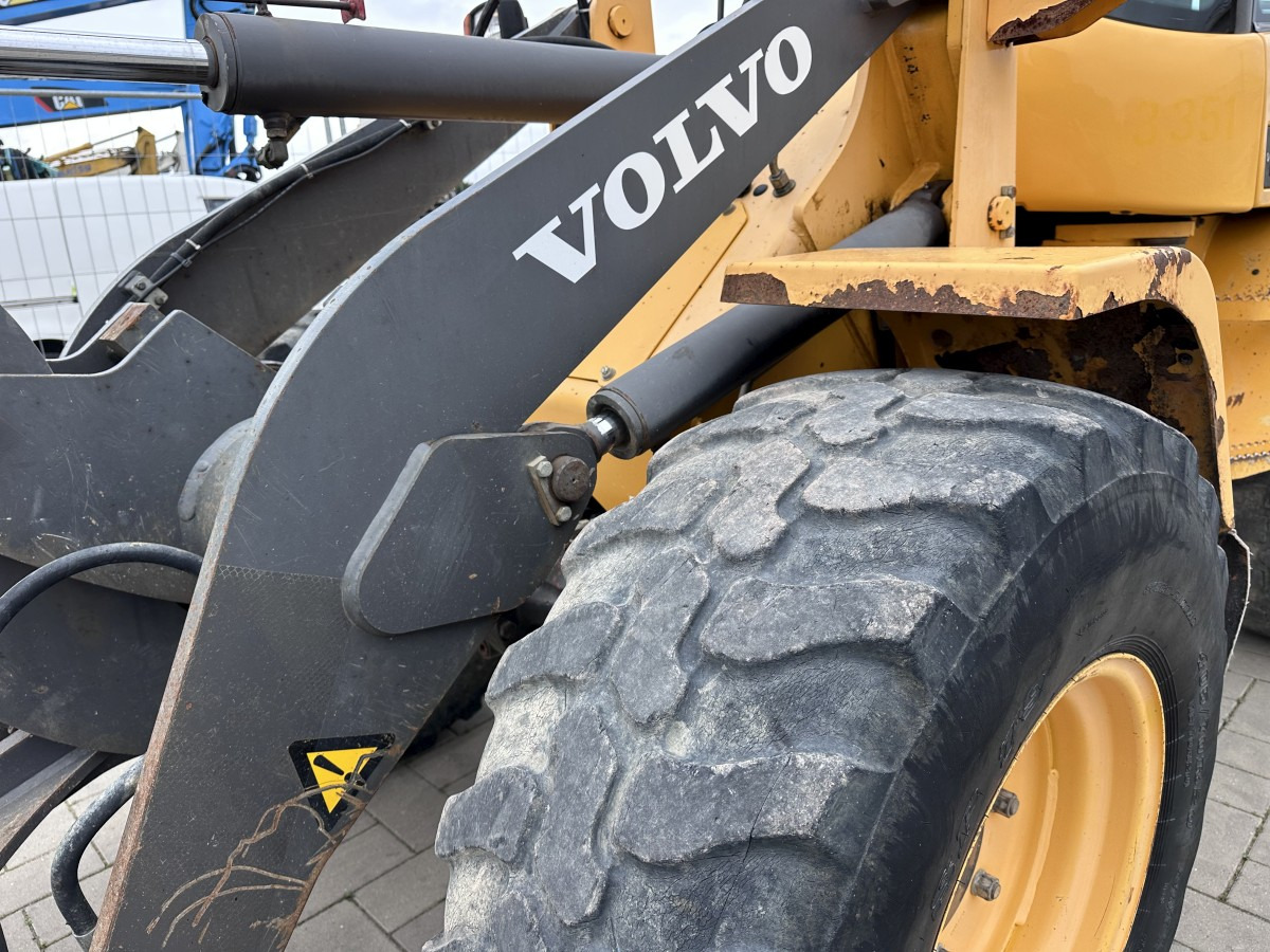 Лизинг на VOLVO L 30 B PRO 3er Kreis Klappschaufel+Palettengabel VOLVO L 30 B PRO 3er Kreis Klappschaufel+Palettengabel: снимка 33 Лизинг на VOLVO L 30 B PRO 3er Kreis Klappschaufel+Palettengabel VOLVO L 30 B PRO 3er Kreis Klappschaufel+Palettengabel: снимка 33