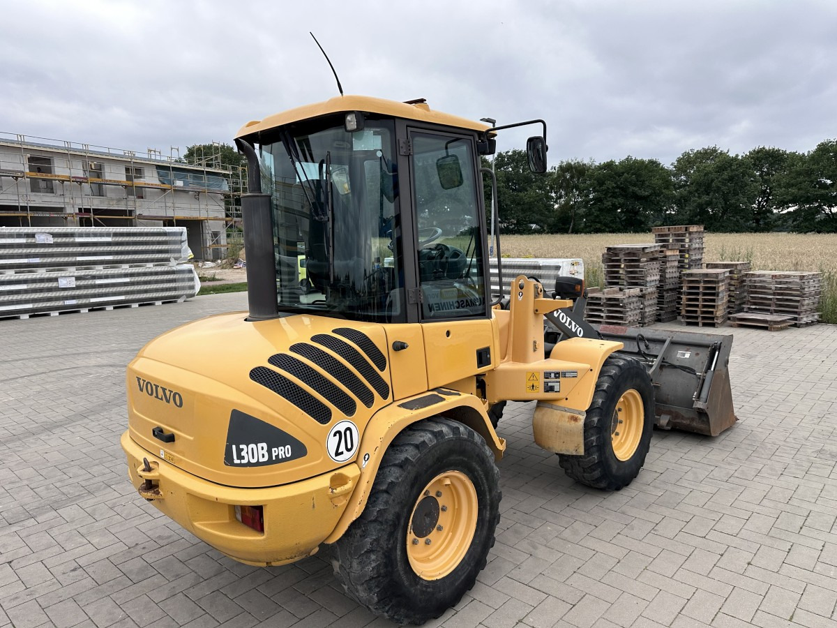 Лизинг на VOLVO L 30 B PRO 3er Kreis Klappschaufel+Palettengabel VOLVO L 30 B PRO 3er Kreis Klappschaufel+Palettengabel: снимка 6 Лизинг на VOLVO L 30 B PRO 3er Kreis Klappschaufel+Palettengabel VOLVO L 30 B PRO 3er Kreis Klappschaufel+Palettengabel: снимка 6