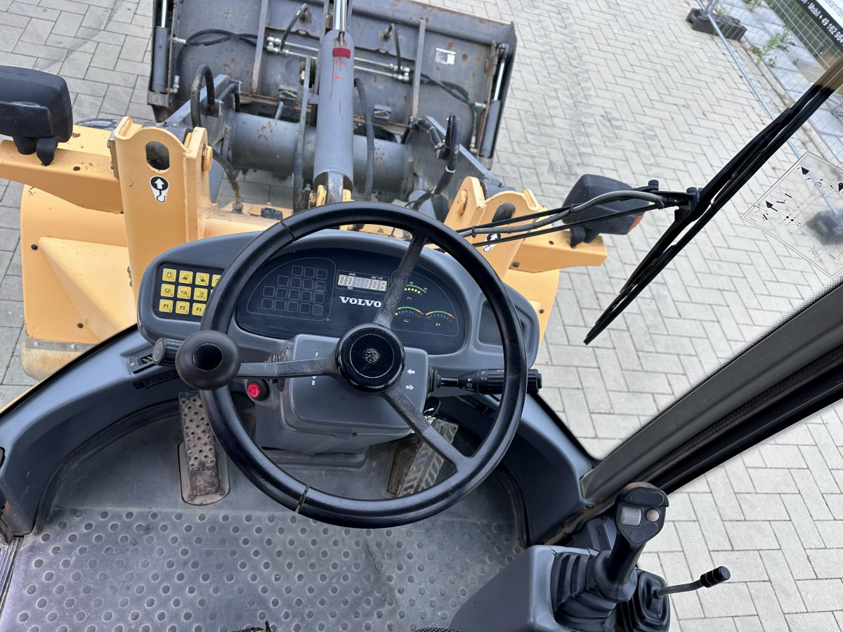 Лизинг на VOLVO L 30 B PRO 3er Kreis Klappschaufel+Palettengabel VOLVO L 30 B PRO 3er Kreis Klappschaufel+Palettengabel: снимка 11 Лизинг на VOLVO L 30 B PRO 3er Kreis Klappschaufel+Palettengabel VOLVO L 30 B PRO 3er Kreis Klappschaufel+Palettengabel: снимка 11