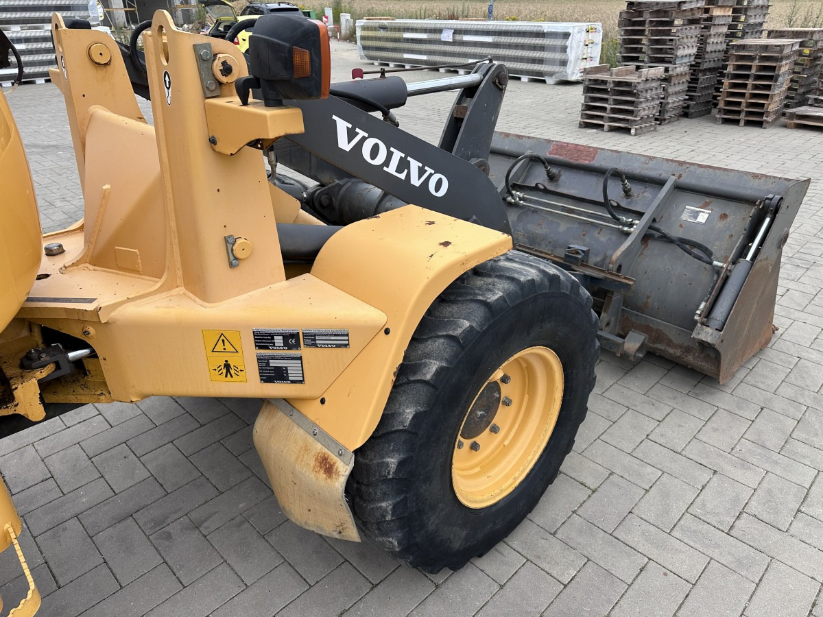 Лизинг на VOLVO L 30 B PRO 3er Kreis Klappschaufel+Palettengabel VOLVO L 30 B PRO 3er Kreis Klappschaufel+Palettengabel: снимка 22 Лизинг на VOLVO L 30 B PRO 3er Kreis Klappschaufel+Palettengabel VOLVO L 30 B PRO 3er Kreis Klappschaufel+Palettengabel: снимка 22