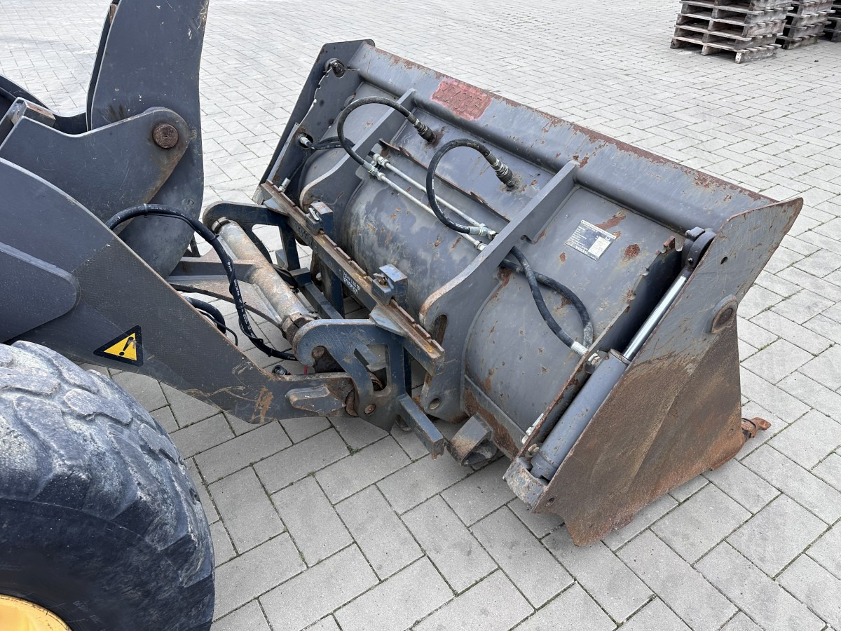 Лизинг на VOLVO L 30 B PRO 3er Kreis Klappschaufel+Palettengabel VOLVO L 30 B PRO 3er Kreis Klappschaufel+Palettengabel: снимка 29 Лизинг на VOLVO L 30 B PRO 3er Kreis Klappschaufel+Palettengabel VOLVO L 30 B PRO 3er Kreis Klappschaufel+Palettengabel: снимка 29
