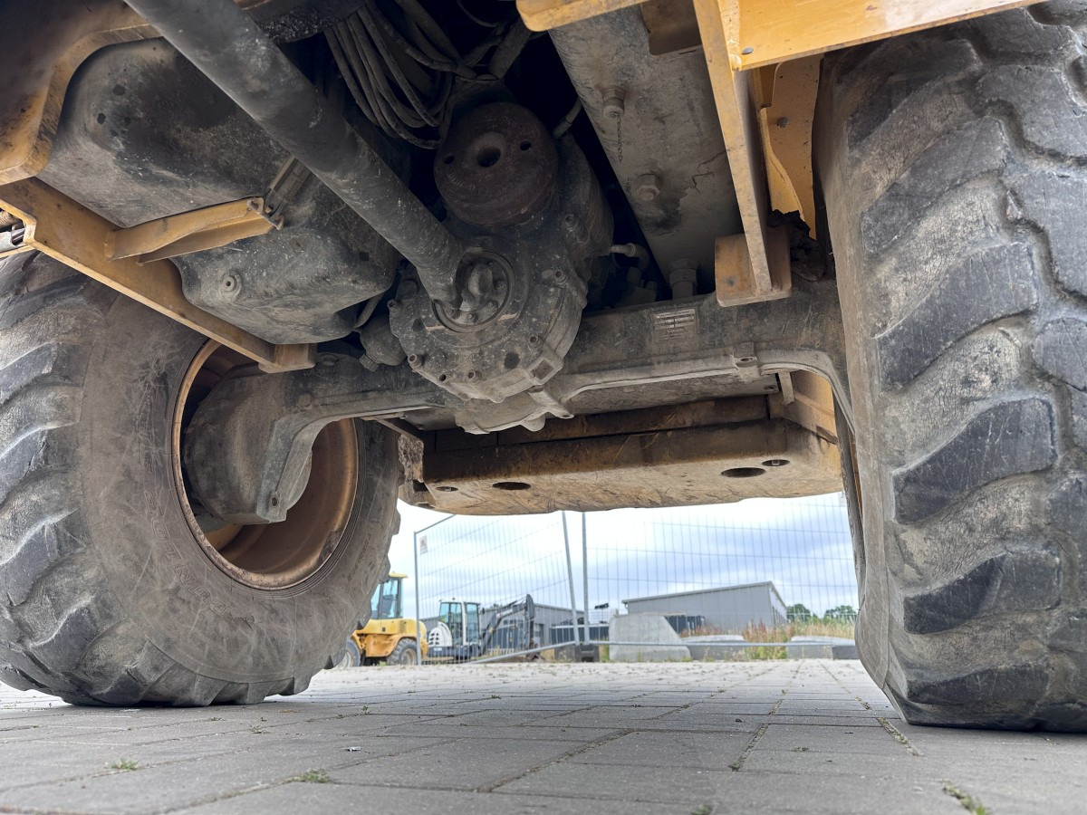 Лизинг на VOLVO L 30 B PRO 3er Kreis Klappschaufel+Palettengabel VOLVO L 30 B PRO 3er Kreis Klappschaufel+Palettengabel: снимка 40 Лизинг на VOLVO L 30 B PRO 3er Kreis Klappschaufel+Palettengabel VOLVO L 30 B PRO 3er Kreis Klappschaufel+Palettengabel: снимка 40