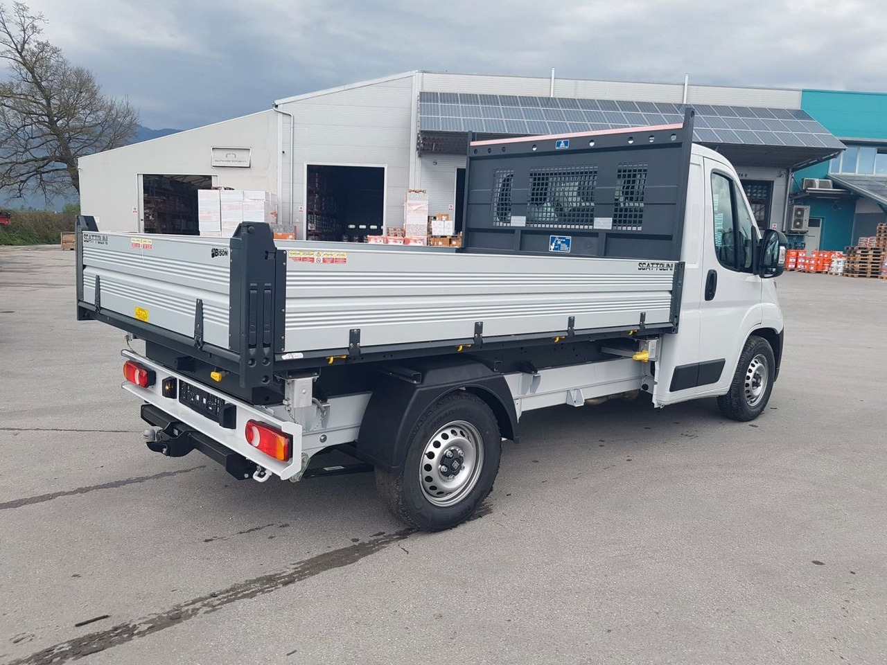 Fiat Ducato 35H L2H1 EKA 3-Seiten-Kipper 180 PS AHK - Бус самосвал: снимка 4 Fiat Ducato 35H L2H1 EKA 3-Seiten-Kipper 180 PS AHK - Бус самосвал: снимка 4