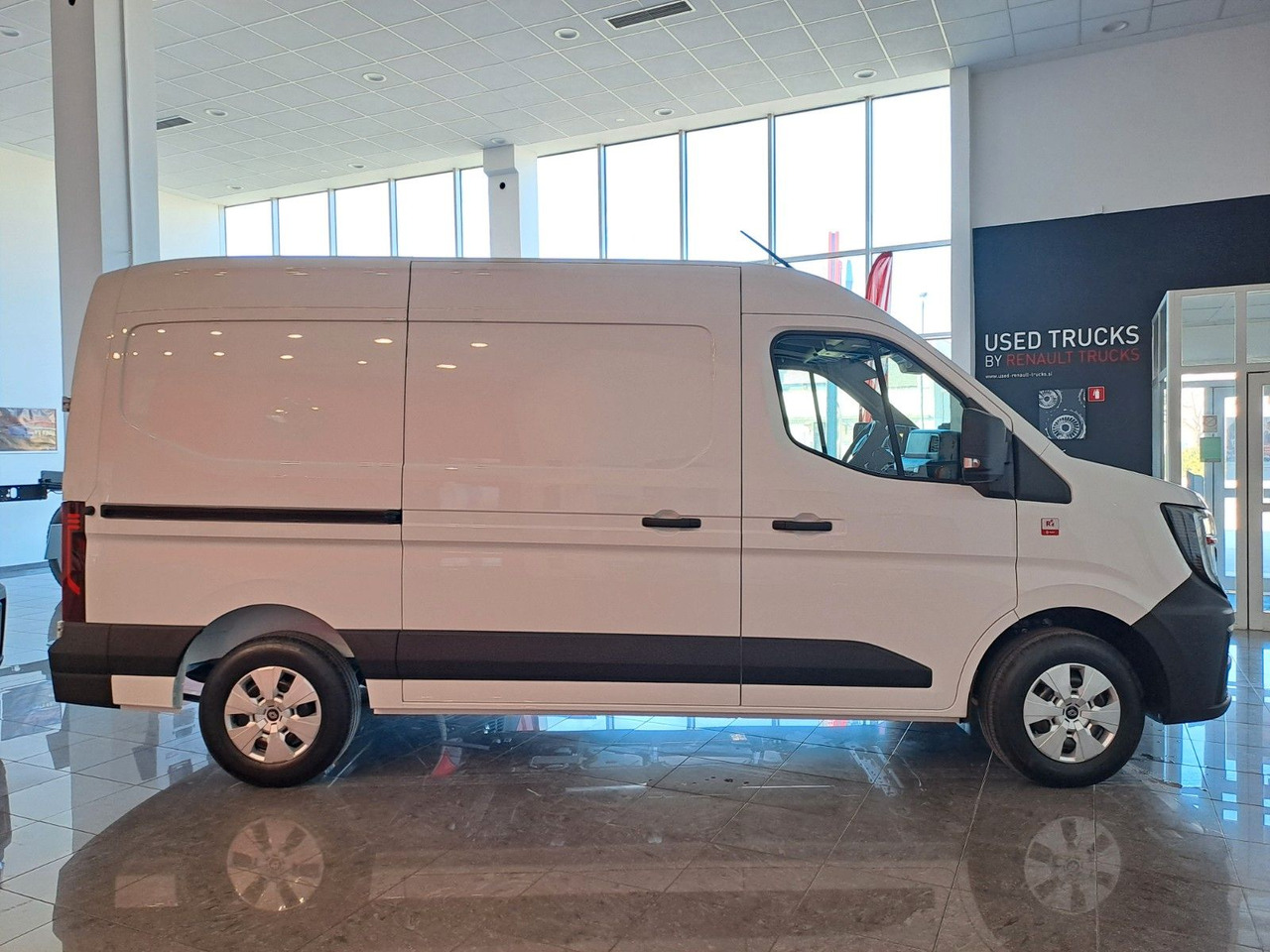 Renault Master L2H2 150 - NAV Klimaaut. Holzb. 270° - Товарен бус: снимка 3 Renault Master L2H2 150 - NAV Klimaaut. Holzb. 270° - Товарен бус: снимка 3