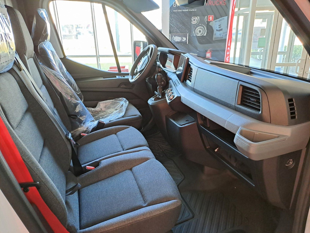 Renault Master L2H2 150 - NAV Klimaaut. Holzb. 270° - Товарен бус: снимка 5 Renault Master L2H2 150 - NAV Klimaaut. Holzb. 270° - Товарен бус: снимка 5