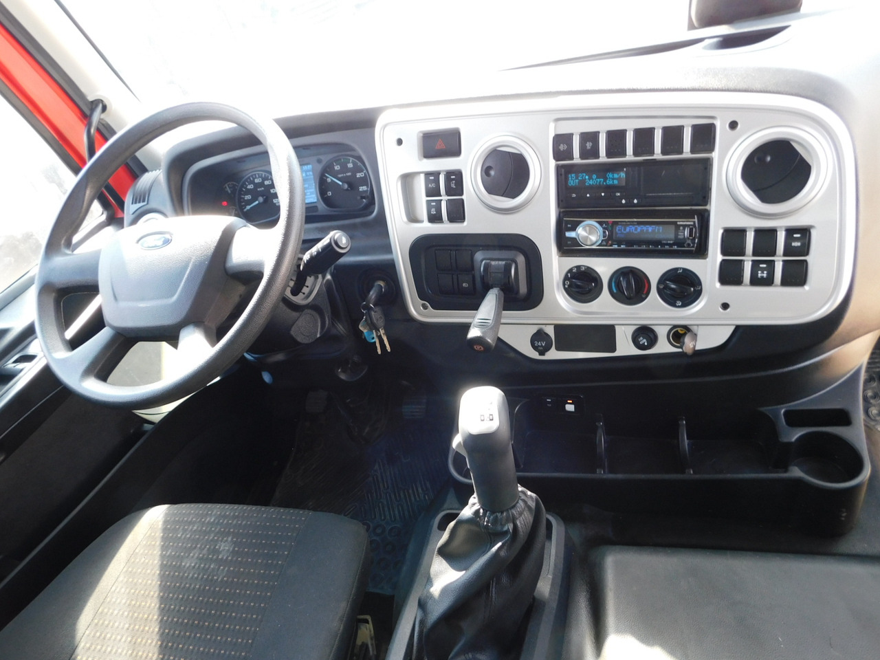 Interior photo 1: Самосвал камион Ford 4142d 8x4 dcab e6 16s2230 ecotorq