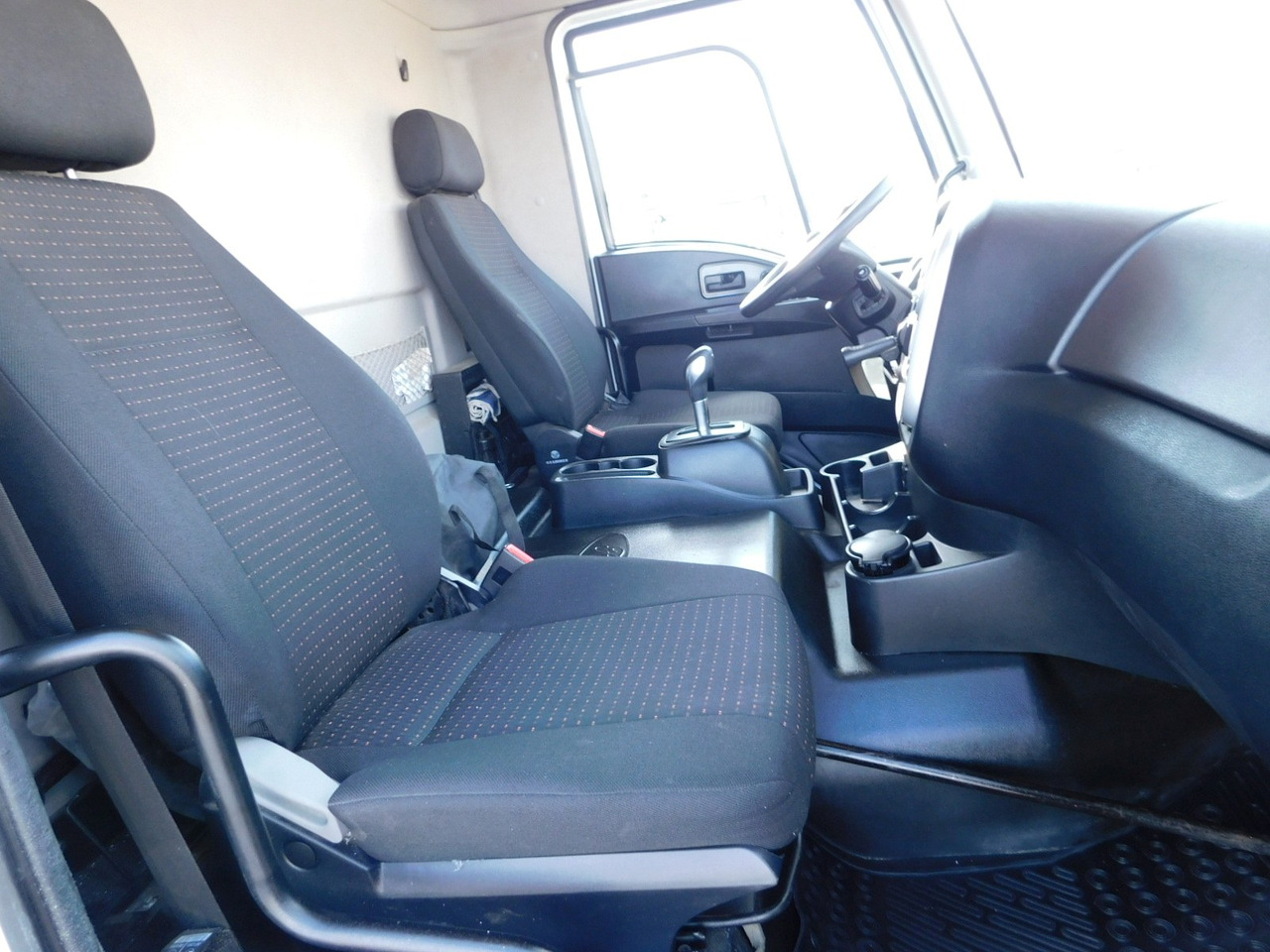 Ford 4142d 8x4 dcab e6 eco 16s 2600 amt - Самосвал камион: снимка 5 Ford 4142d 8x4 dcab e6 eco 16s 2600 amt - Самосвал камион: снимка 5