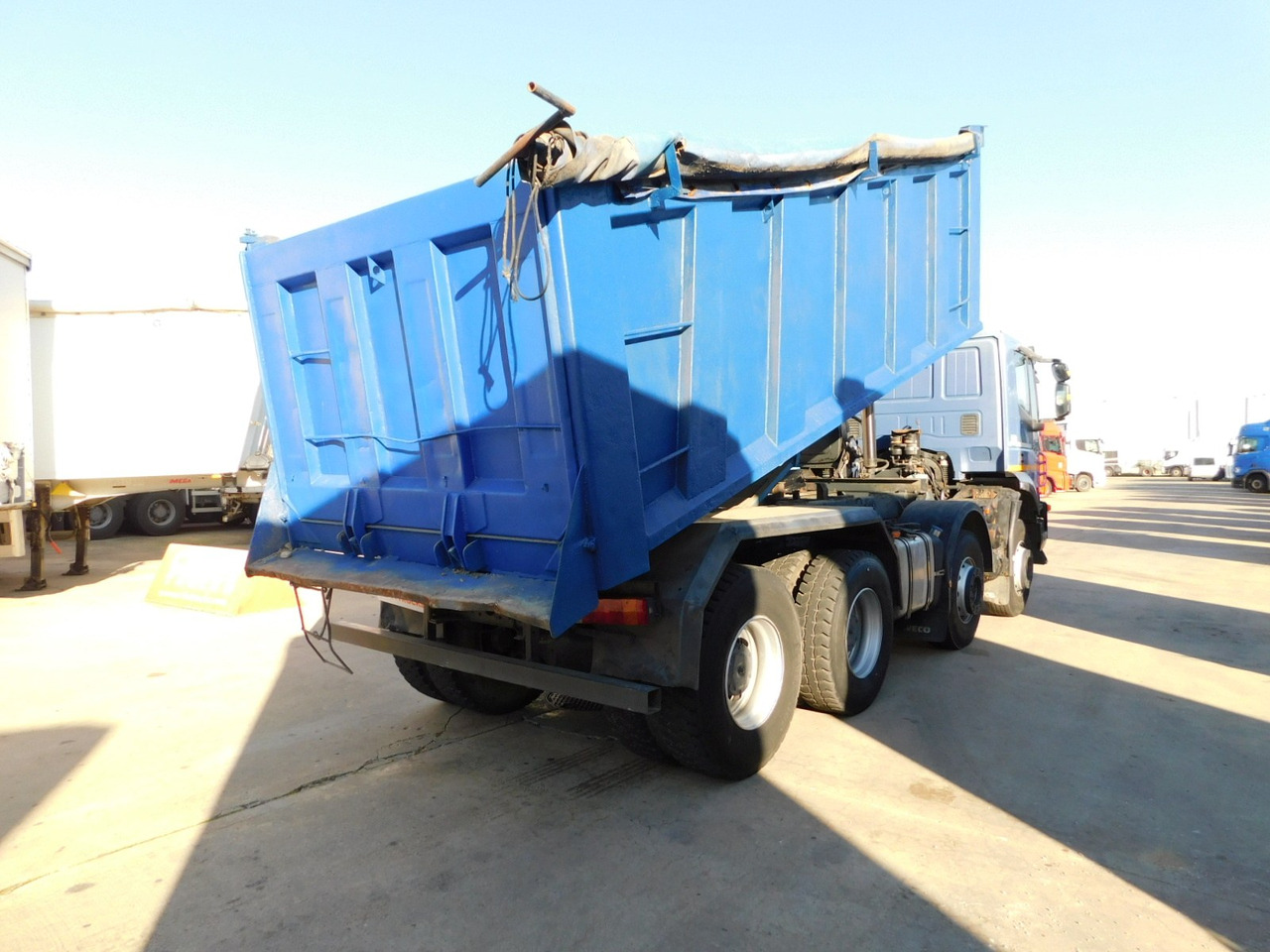 Iveco Trakker ad410t45 - Самосвал камион: снимка 3 Iveco Trakker ad410t45 - Самосвал камион: снимка 3