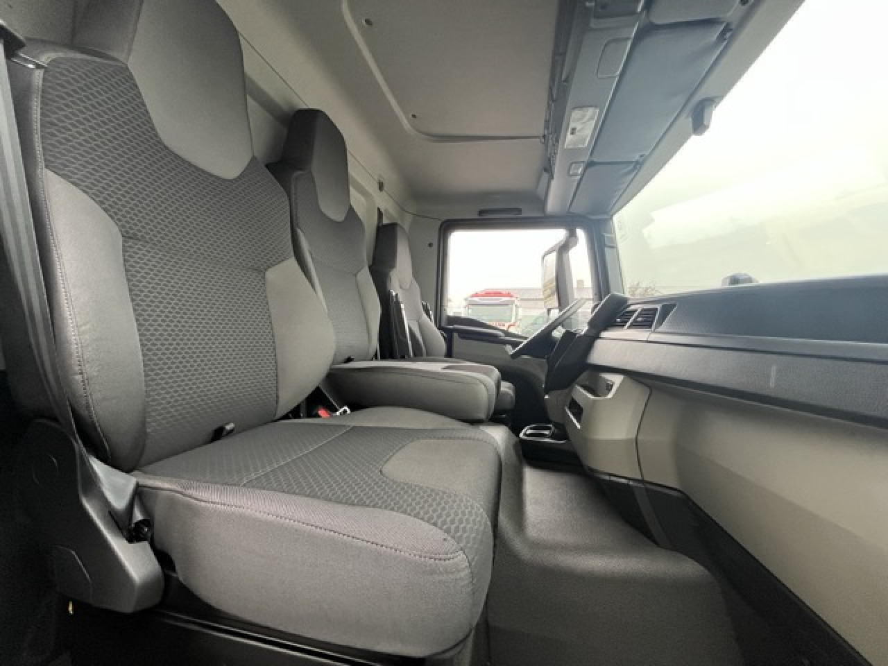 MAN TGL 12.250 4x2 BL CH Euro6 Klima AHK Luftfeder ZV - Камион фургон: снимка 3 MAN TGL 12.250 4x2 BL CH Euro6 Klima AHK Luftfeder ZV - Камион фургон: снимка 3