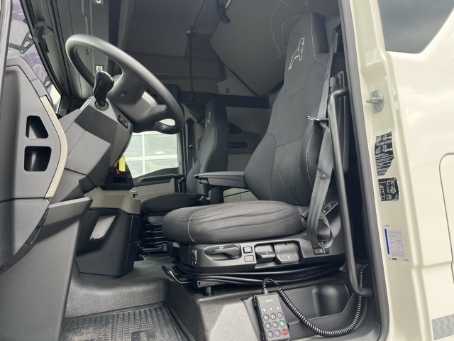 Лизинг на MAN TGX 26.470 6x2-4 LL - alle Achsen neu bereift AHK MAN TGX 26.470 6x2-4 LL - alle Achsen neu bereift AHK: снимка 13