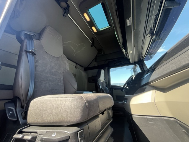 Влекач MAN TGX 18.510 4x2 BL-SA Euro6 Intarder Klima: снимка 14