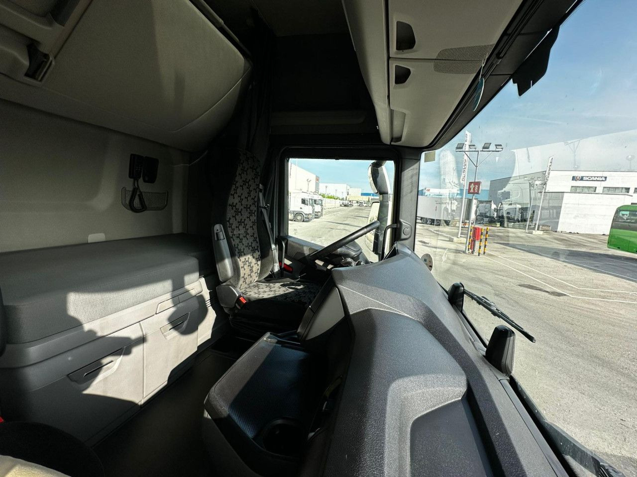 Влекач Scania S 450: снимка 6
