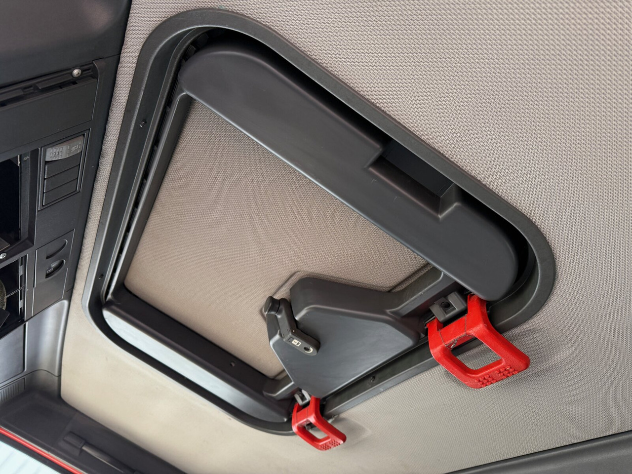 Мултилифт с кука камион, Камион с кран EuroTech 240E38 6x2-4 EuroTech 240E38 6x2-4, Lift-/Lenkachse, Seilwinde, Kran Hiab 100: снимка 7