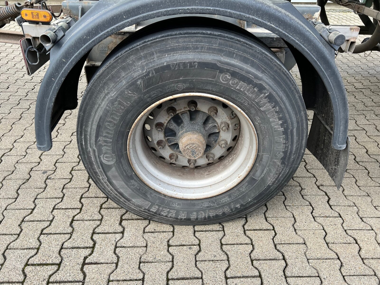 Feldbinder EUT 31.2 Silo-Anhänger EUT 31.2 Silo-Anhänger, ca. 31m³, 4x Domdeckel - Ремарке цистерна: снимка 5 Feldbinder EUT 31.2 Silo-Anhänger EUT 31.2 Silo-Anhänger, ca. 31m³, 4x Domdeckel - Ремарке цистерна: снимка 5