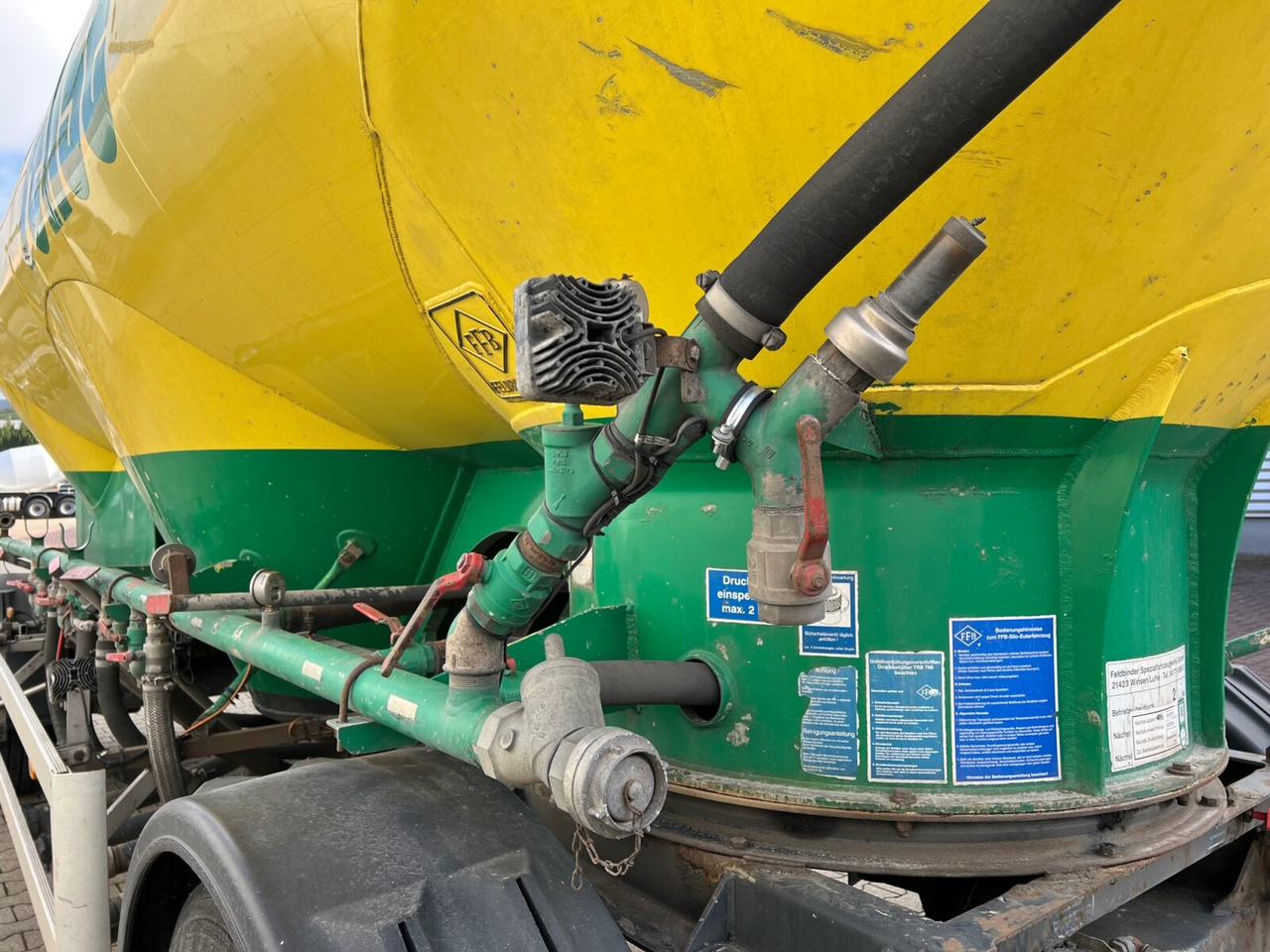 Feldbinder EUT 31.2 Silo-Anhänger EUT 31.2 Silo-Anhänger, ca. 31m³, 4x Domdeckel - Ремарке цистерна: снимка 3 Feldbinder EUT 31.2 Silo-Anhänger EUT 31.2 Silo-Anhänger, ca. 31m³, 4x Domdeckel - Ремарке цистерна: снимка 3