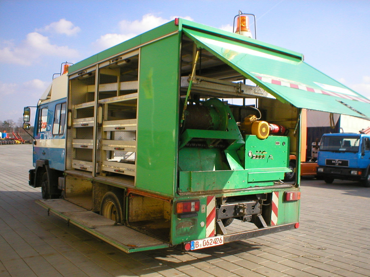 MAN M02 12.232 4x2 Spülwagen - Камион: снимка 2 MAN M02 12.232 4x2 Spülwagen - Камион: снимка 2