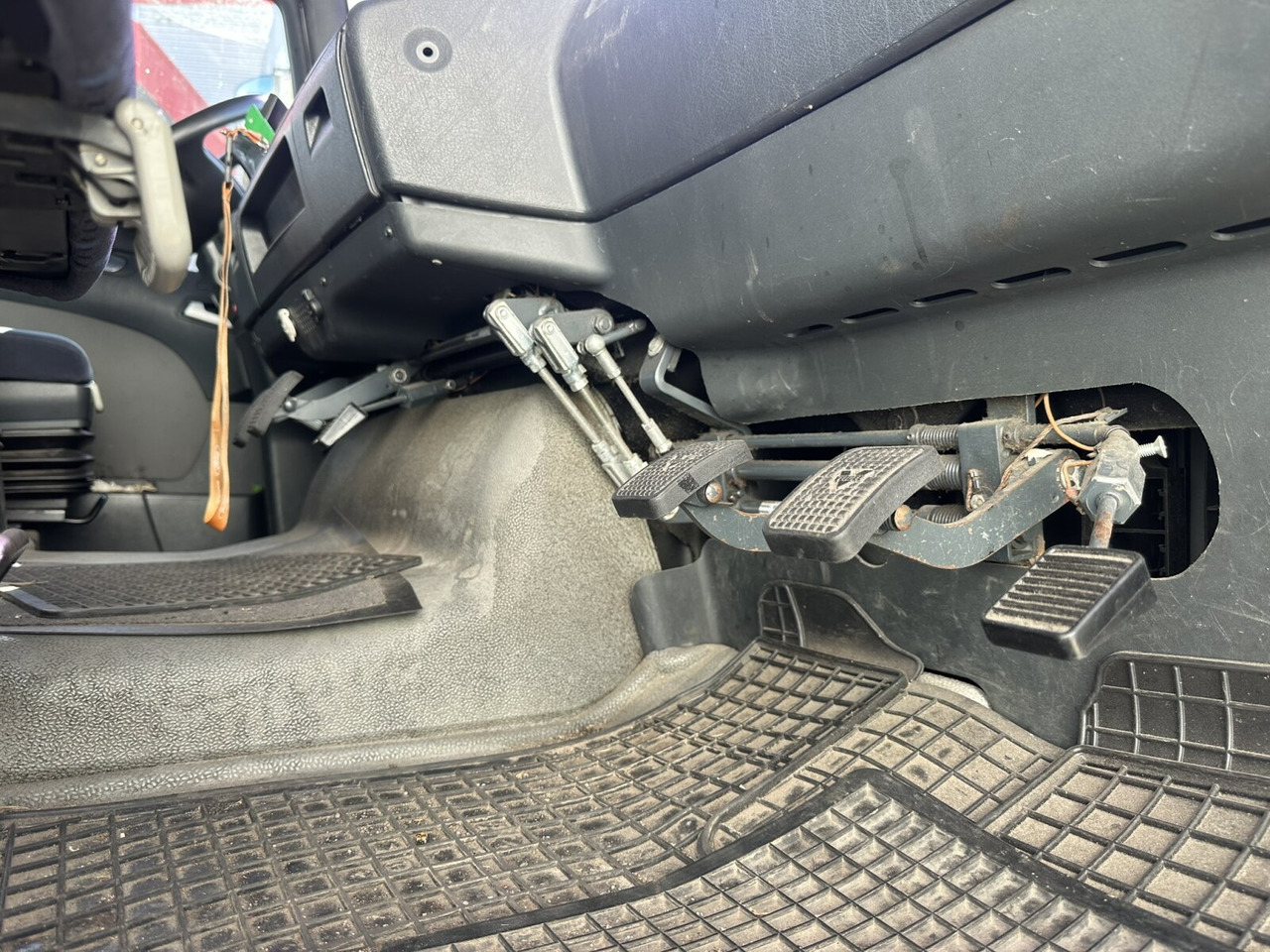 MAN TGA 18.360 LL 4x2 TGA 18.360 LL 4x2, Fahrschule - Камион: снимка 2 MAN TGA 18.360 LL 4x2 TGA 18.360 LL 4x2, Fahrschule - Камион: снимка 2