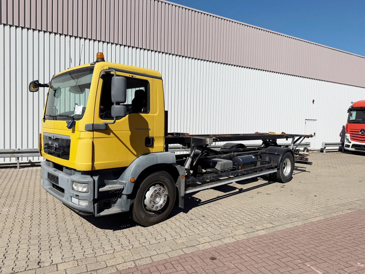 MAN TGM 18.290 4x2 LL TGM 18.290 4x2 LL, Hydr. Hubrahmen - Камион: снимка 1 MAN TGM 18.290 4x2 LL TGM 18.290 4x2 LL, Hydr. Hubrahmen - Камион: снимка 1