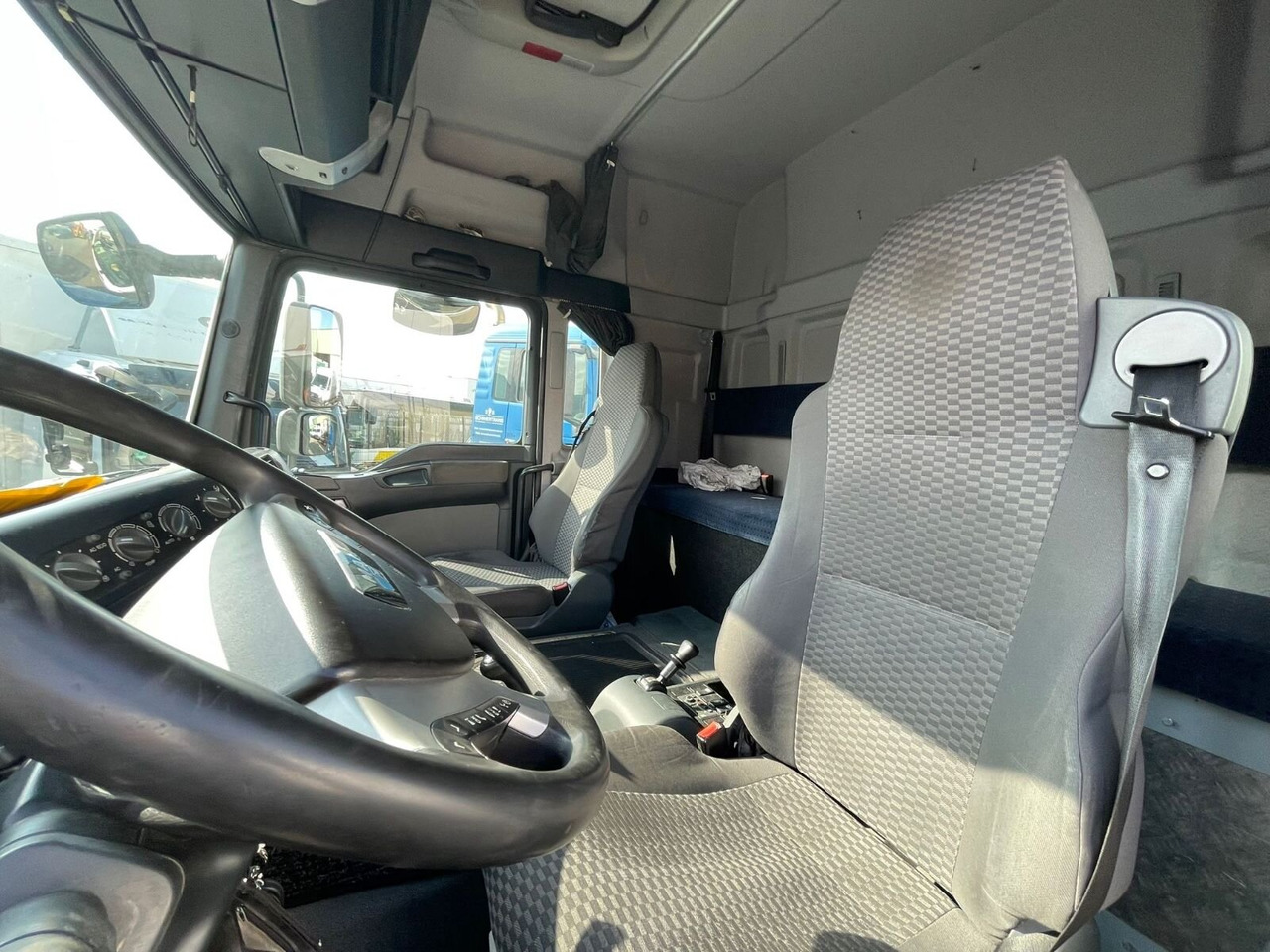 MAN TGM 18.330 4X2 LL TGM 18.330 4X2 LL, Fahrschulausstattung - Камион: снимка 3 MAN TGM 18.330 4X2 LL TGM 18.330 4X2 LL, Fahrschulausstattung - Камион: снимка 3