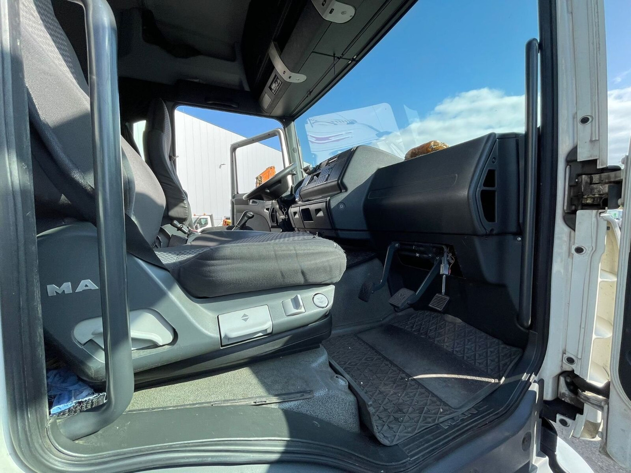 MAN TGM 18.330 4X2 LL TGM 18.330 4X2 LL, Fahrschulausstattung - Камион: снимка 5 MAN TGM 18.330 4X2 LL TGM 18.330 4X2 LL, Fahrschulausstattung - Камион: снимка 5