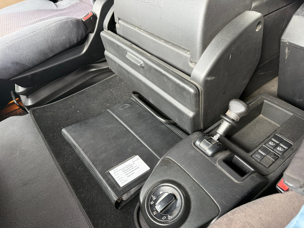 MAN TGS 35.460 8x4-4 BL TGS 35.460 8x4-4 BL, Intarder, Lenk/Lift, Kippsilo ca. 32m³, Kompressor - Камион: снимка 4 MAN TGS 35.460 8x4-4 BL TGS 35.460 8x4-4 BL, Intarder, Lenk/Lift, Kippsilo ca. 32m³, Kompressor - Камион: снимка 4