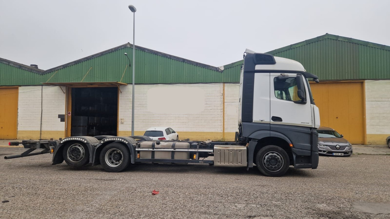 Mercedes-Benz Actros 2545 6x2 - Камион: снимка 3 Mercedes-Benz Actros 2545 6x2 - Камион: снимка 3