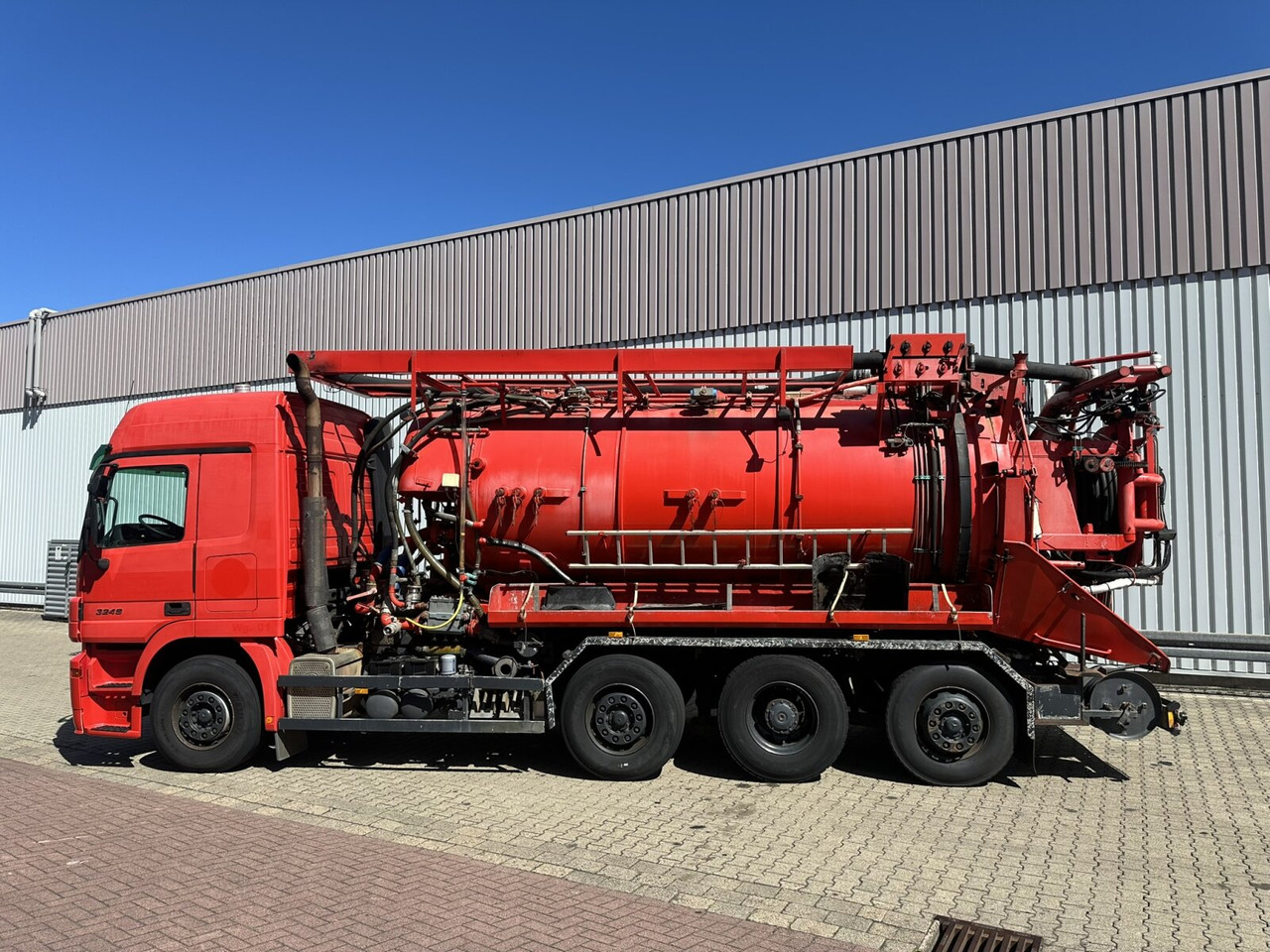 Камион Mercedes-Benz Actros 3246 L 8x2 Actros 3246 L 8x2, Hellmers Saug- und Spülwagen ca. 15m³: снимка 12 Камион Mercedes-Benz Actros 3246 L 8x2 Actros 3246 L 8x2, Hellmers Saug- und Spülwagen ca. 15m³: снимка 12