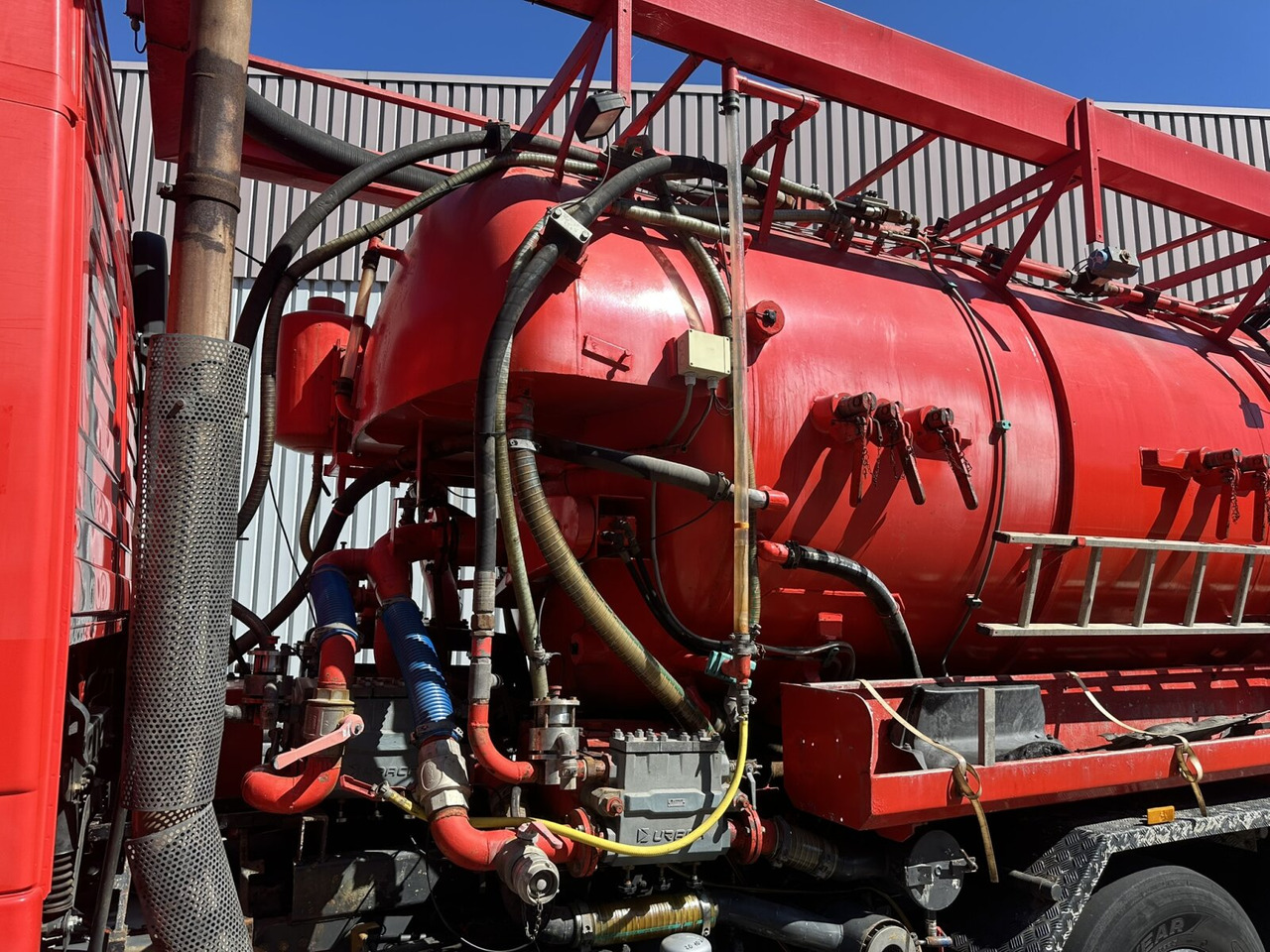 Камион Mercedes-Benz Actros 3246 L 8x2 Actros 3246 L 8x2, Hellmers Saug- und Spülwagen ca. 15m³: снимка 13 Камион Mercedes-Benz Actros 3246 L 8x2 Actros 3246 L 8x2, Hellmers Saug- und Spülwagen ca. 15m³: снимка 13