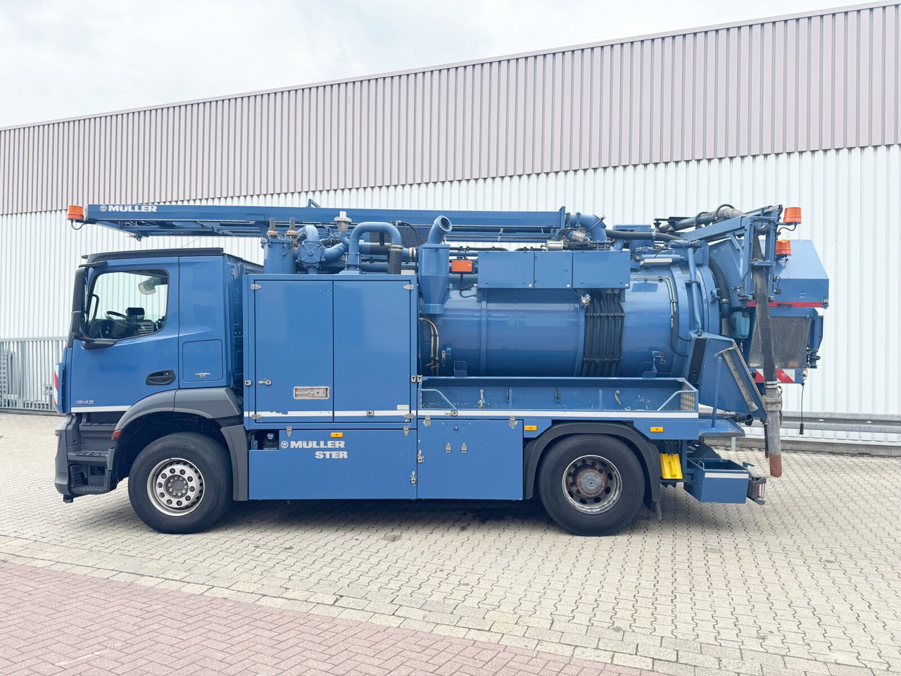 Mercedes-Benz Arocs 1843 L 4x2 Arocs 1843 L 4x2, Müller Canalmaster ca. 8m³, Standheizung, Funk - Камион: снимка 5 Mercedes-Benz Arocs 1843 L 4x2 Arocs 1843 L 4x2, Müller Canalmaster ca. 8m³, Standheizung, Funk - Камион: снимка 5