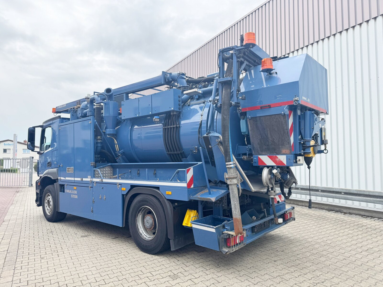Mercedes-Benz Arocs 1843 L 4x2 Arocs 1843 L 4x2, Müller Canalmaster ca. 8m³, Standheizung, Funk - Камион: снимка 4 Mercedes-Benz Arocs 1843 L 4x2 Arocs 1843 L 4x2, Müller Canalmaster ca. 8m³, Standheizung, Funk - Камион: снимка 4