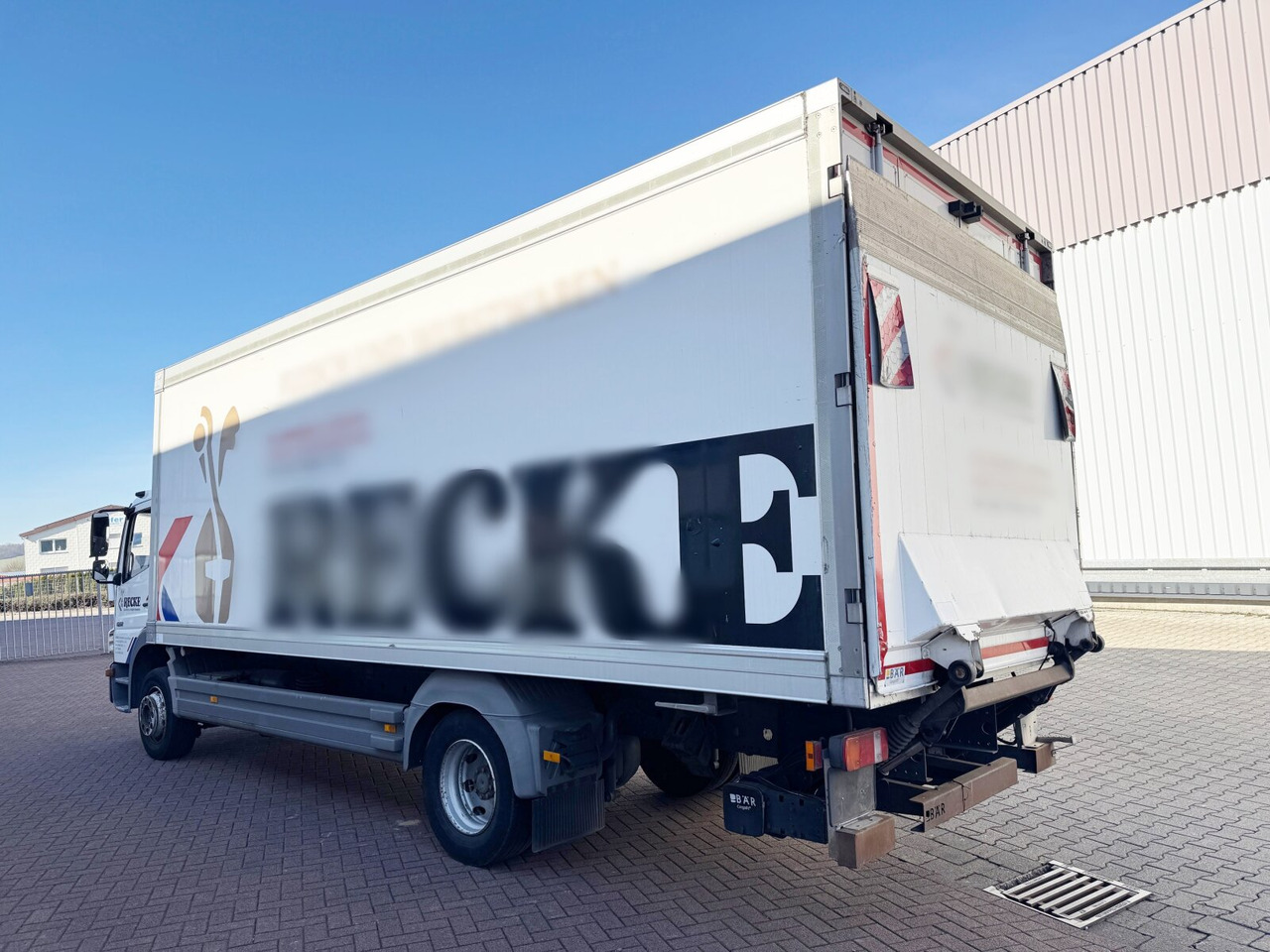 Mercedes-Benz Atego 1222 L 4x2 Atego 1222 L 4x2, Kühlkoffer, ThermoKing, Trennwand, LBW BÄR - Камион: снимка 3 Mercedes-Benz Atego 1222 L 4x2 Atego 1222 L 4x2, Kühlkoffer, ThermoKing, Trennwand, LBW BÄR - Камион: снимка 3