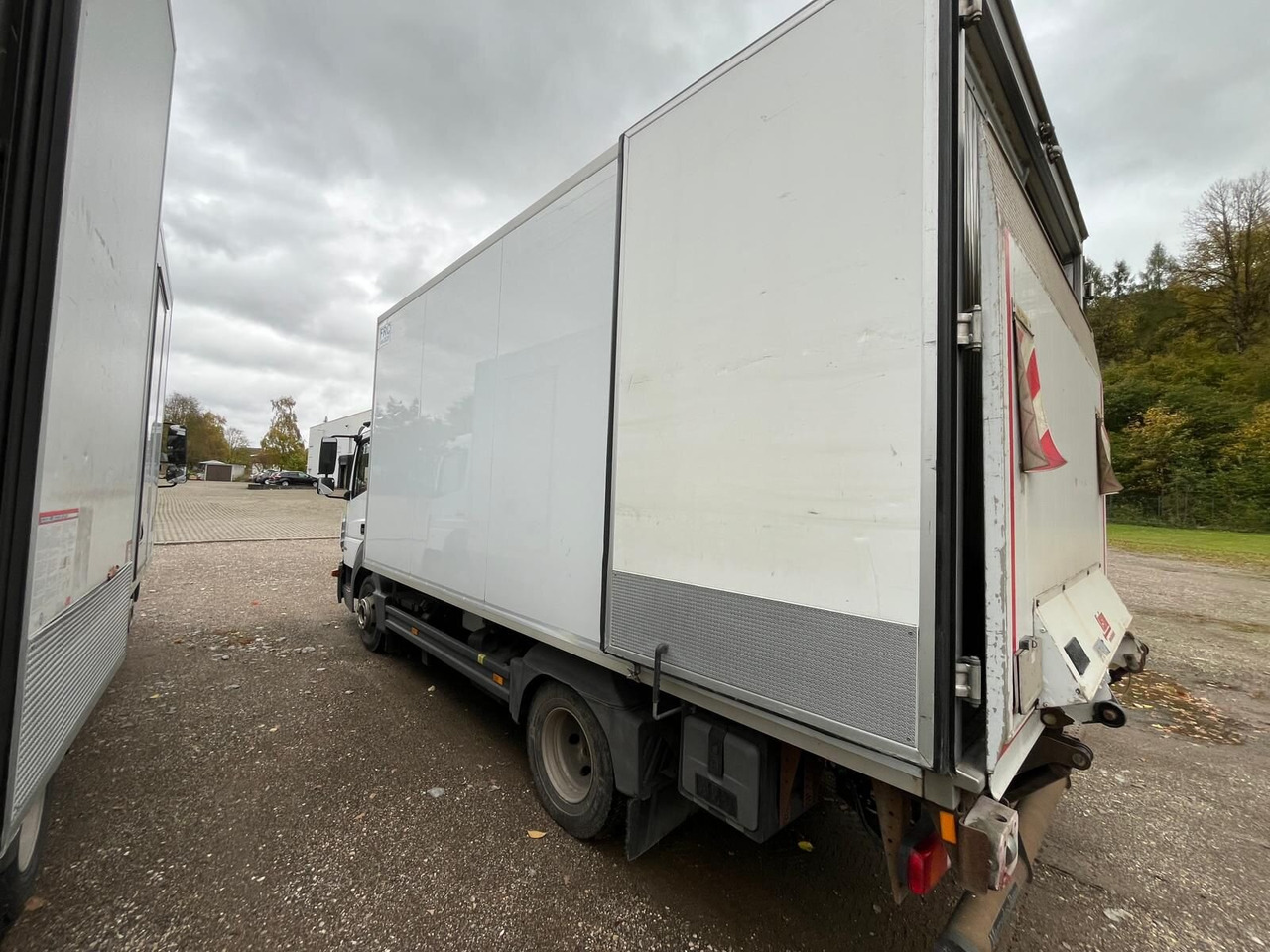 Mercedes-Benz Atego 816 4x2 Atego 816 4x2, Kühlkoffer, Trennwand, ThermoKing, LBW Sörensen - Камион: снимка 4 Mercedes-Benz Atego 816 4x2 Atego 816 4x2, Kühlkoffer, Trennwand, ThermoKing, LBW Sörensen - Камион: снимка 4