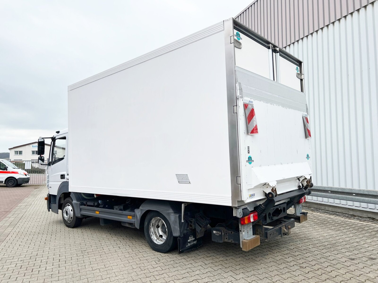 Mercedes-Benz Atego 816 L 4x2 Atego 816 L 4x2, Kühlkoffer, ThermoKing, LBW BÄR - Камион: снимка 4 Mercedes-Benz Atego 816 L 4x2 Atego 816 L 4x2, Kühlkoffer, ThermoKing, LBW BÄR - Камион: снимка 4