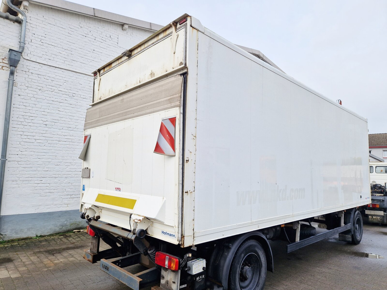 Kleiderkofferanhänger Hofmann, Kleiderkofferanhänger, durchladbar, LBW BÄR, 42 cbm - Затворена каросерия ремарке: снимка 4 Kleiderkofferanhänger Hofmann, Kleiderkofferanhänger, durchladbar, LBW BÄR, 42 cbm - Затворена каросерия ремарке: снимка 4