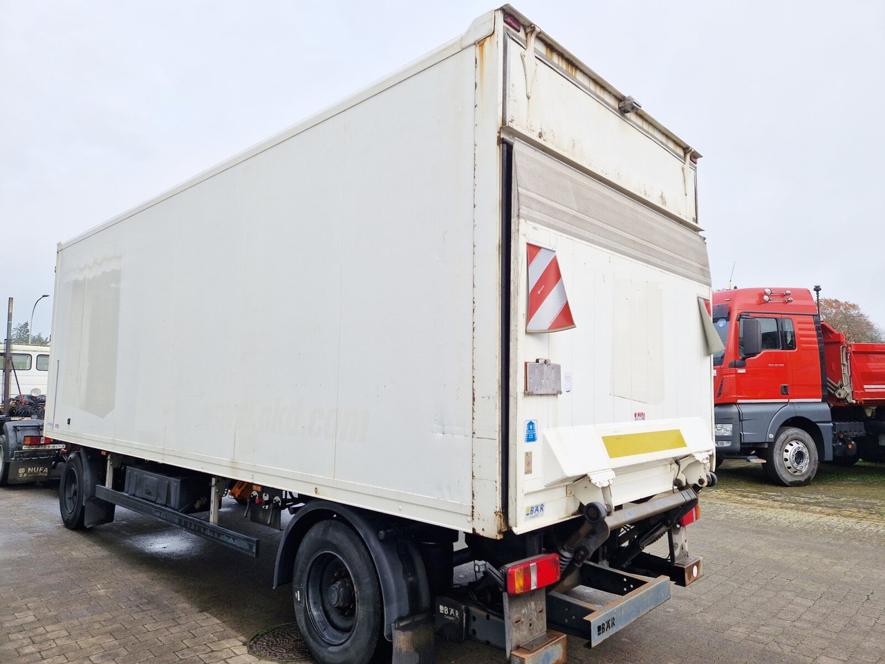 Kleiderkofferanhänger Hofmann, Kleiderkofferanhänger, durchladbar, LBW BÄR, 42 cbm - Затворена каросерия ремарке: снимка 2 Kleiderkofferanhänger Hofmann, Kleiderkofferanhänger, durchladbar, LBW BÄR, 42 cbm - Затворена каросерия ремарке: снимка 2