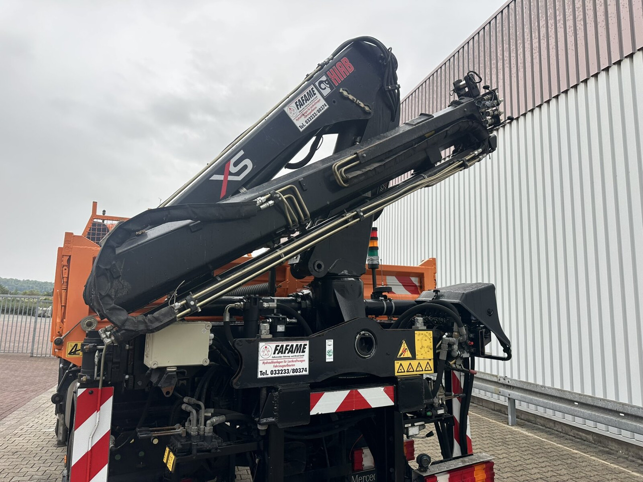 Unimog U500 4x4 U500 4x4 405/40 mit Heckkran Hiab 077-1 HiDuo, absattelbar, Funk - Лекотоварен автомобил: снимка 3 Unimog U500 4x4 U500 4x4 405/40 mit Heckkran Hiab 077-1 HiDuo, absattelbar, Funk - Лекотоварен автомобил: снимка 3