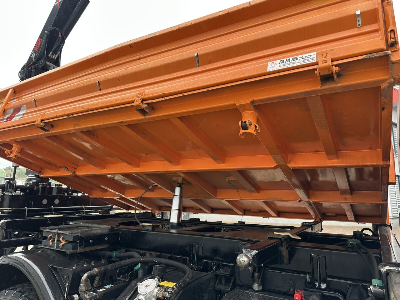 Лекотоварен автомобил Unimog U500 4x4 U500 4x4 405/40 mit Heckkran Hiab 077-1 HiDuo, absattelbar, Funk: снимка 12 Лекотоварен автомобил Unimog U500 4x4 U500 4x4 405/40 mit Heckkran Hiab 077-1 HiDuo, absattelbar, Funk: снимка 12