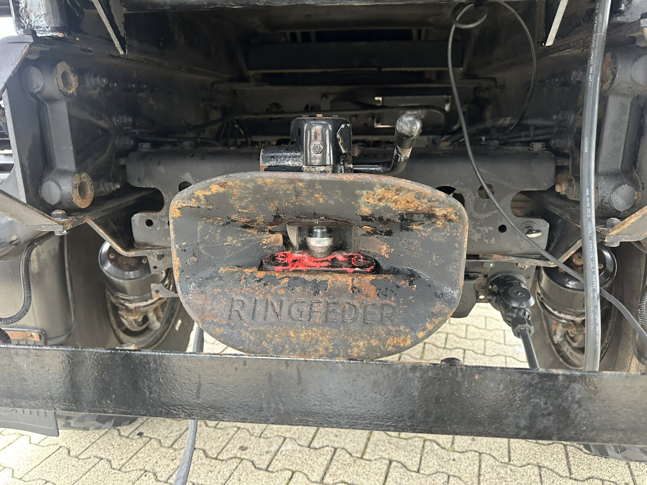 Unimog U500 4x4 U500 4x4 405/40 mit Heckkran Hiab 077-1 HiDuo, absattelbar, Funk - Лекотоварен автомобил: снимка 4 Unimog U500 4x4 U500 4x4 405/40 mit Heckkran Hiab 077-1 HiDuo, absattelbar, Funk - Лекотоварен автомобил: снимка 4