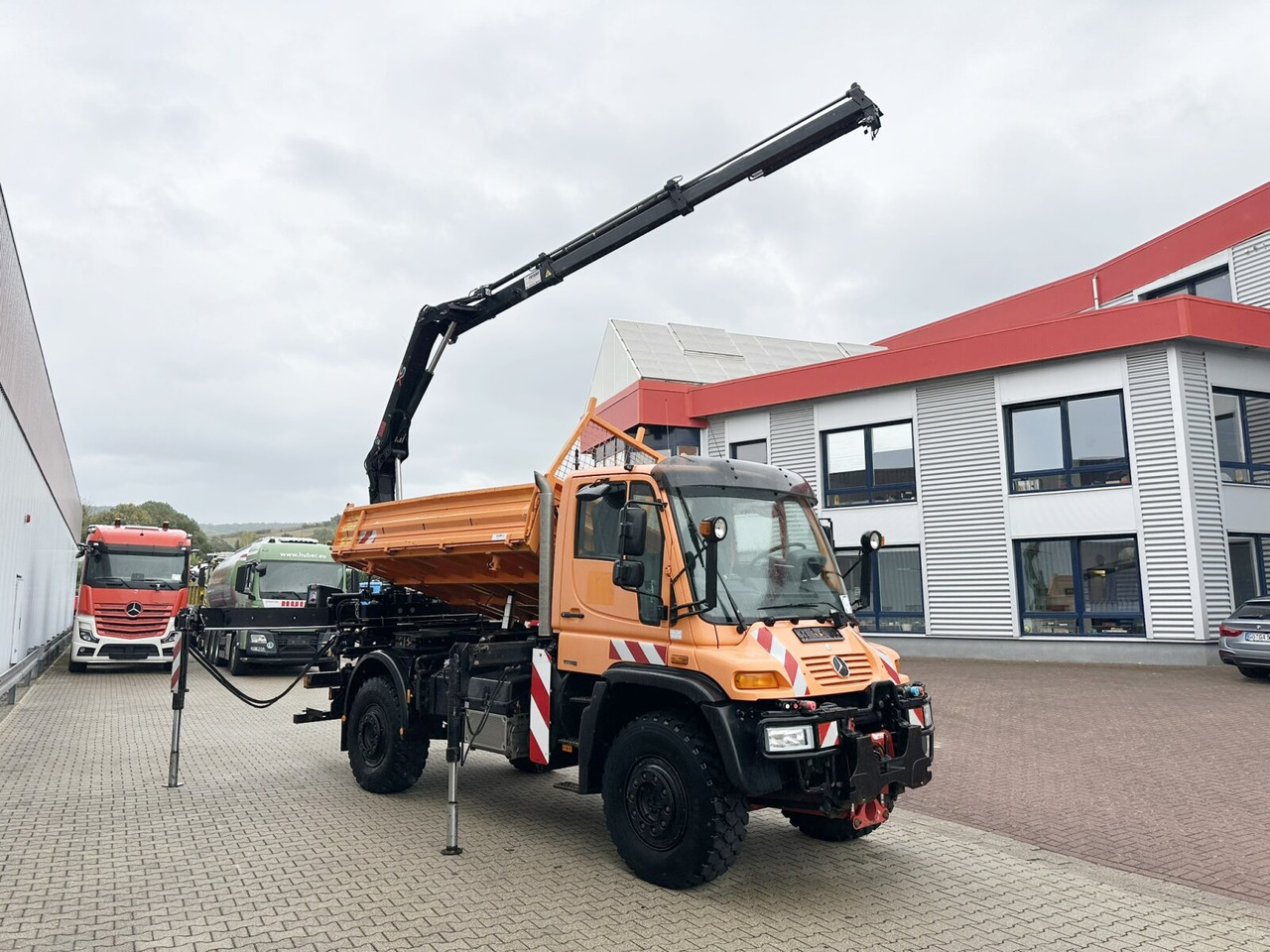 Лекотоварен автомобил Unimog U500 4x4 U500 4x4 405/40 mit Heckkran Hiab 077-1 HiDuo, absattelbar, Funk: снимка 10 Лекотоварен автомобил Unimog U500 4x4 U500 4x4 405/40 mit Heckkran Hiab 077-1 HiDuo, absattelbar, Funk: снимка 10